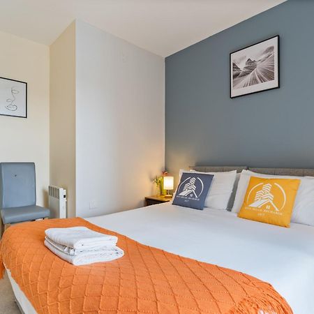 247 Serviced Accommodation In Telford 2 Bedroom Apartment エクステリア 写真