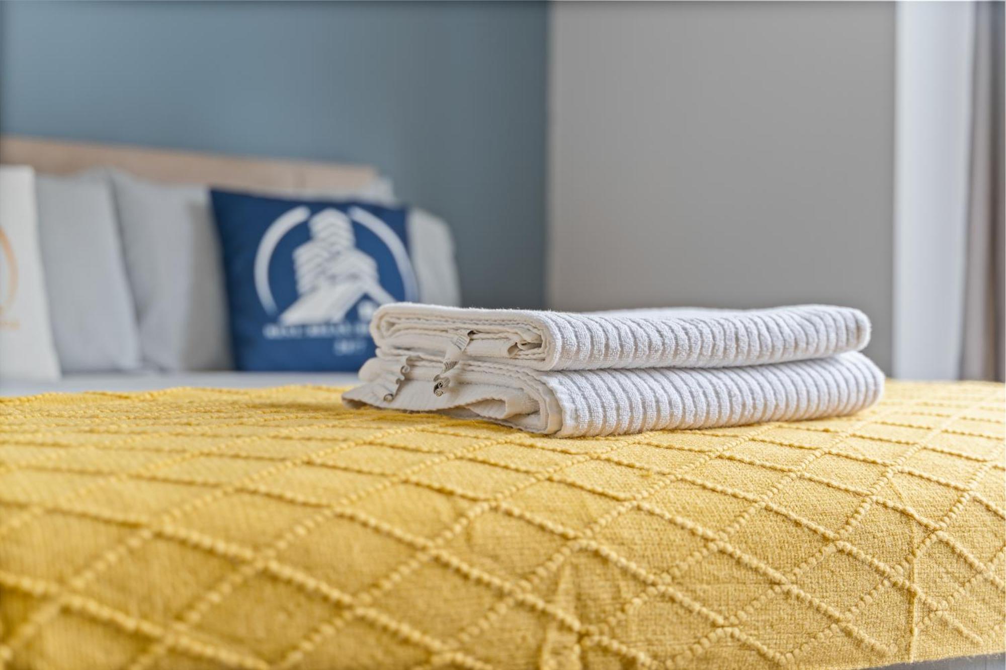 247 Serviced Accommodation In Telford 2 Bedroom Apartment エクステリア 写真