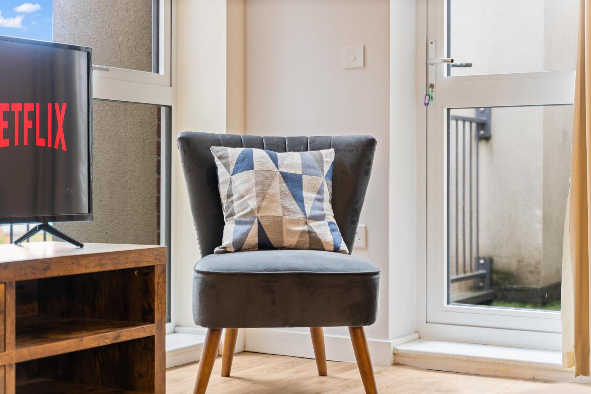 247 Serviced Accommodation In Telford 2 Bedroom Apartment エクステリア 写真