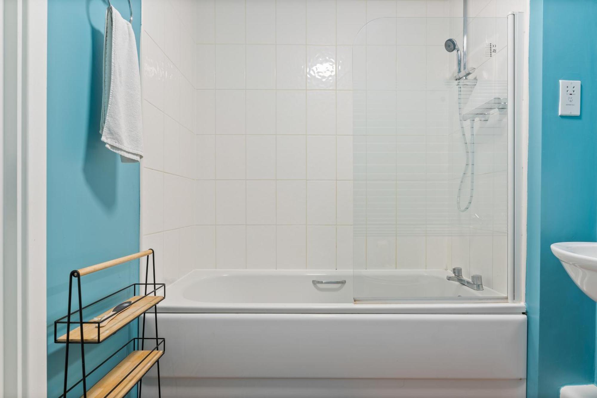 247 Serviced Accommodation In Telford 2 Bedroom Apartment エクステリア 写真