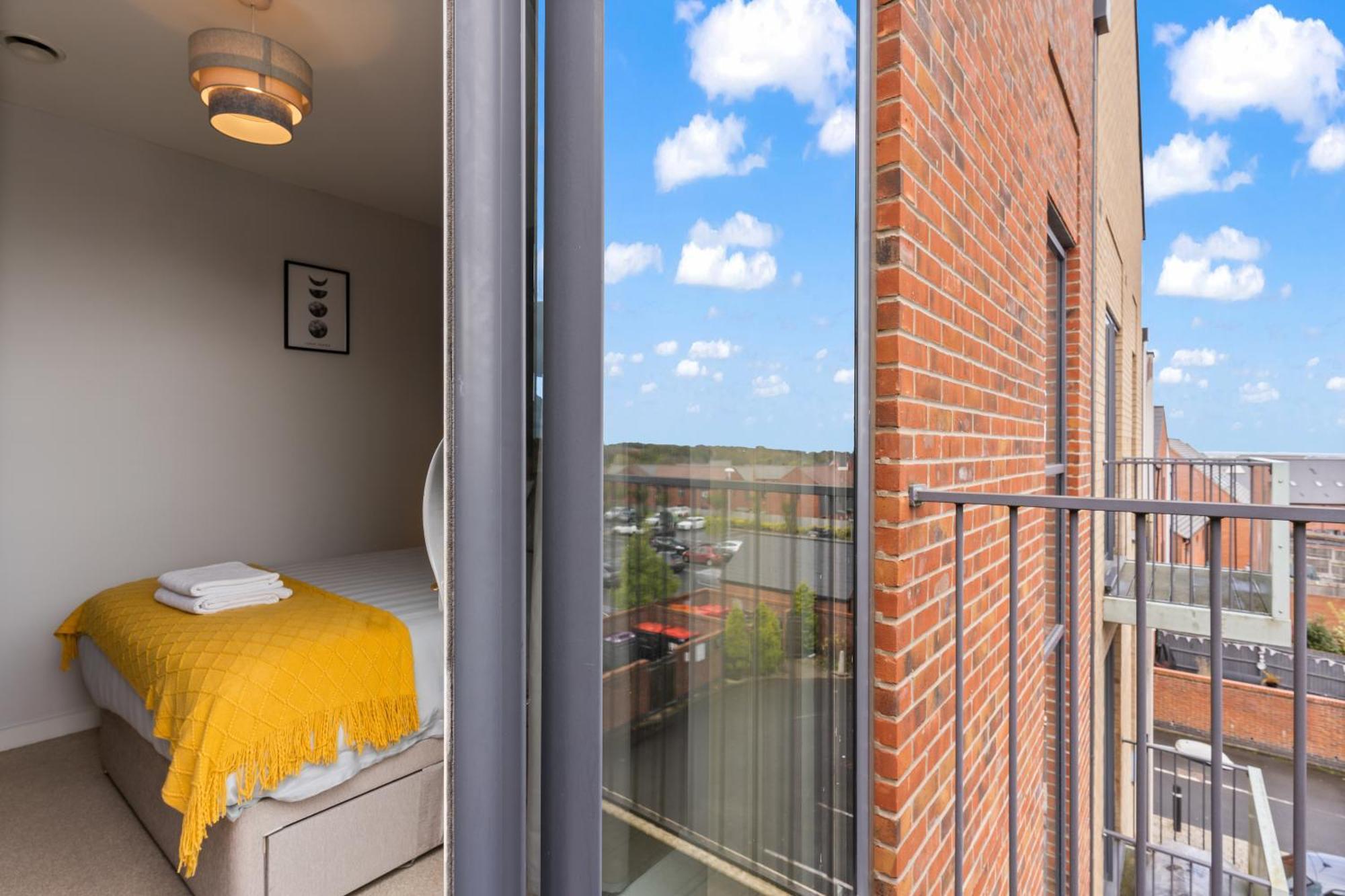 247 Serviced Accommodation In Telford 2 Bedroom Apartment エクステリア 写真